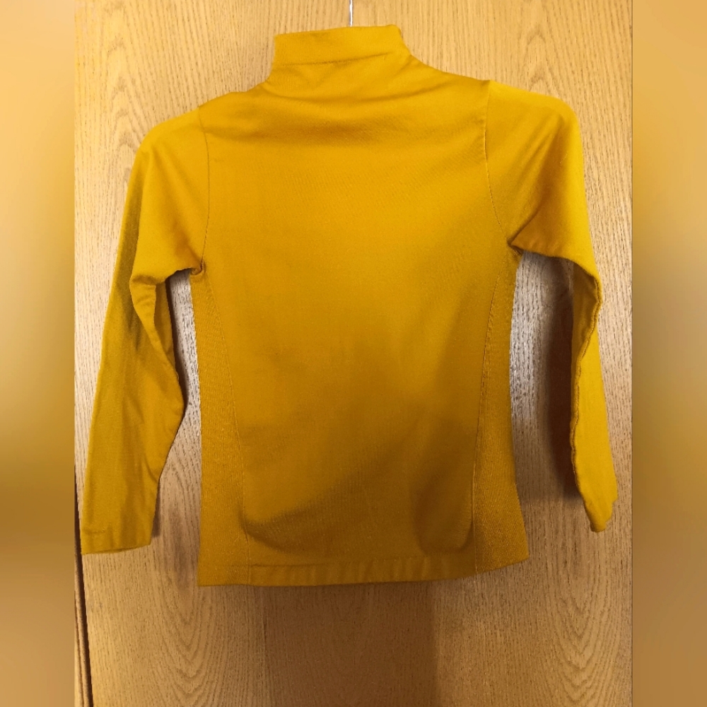 Women's size small. NEW mix top